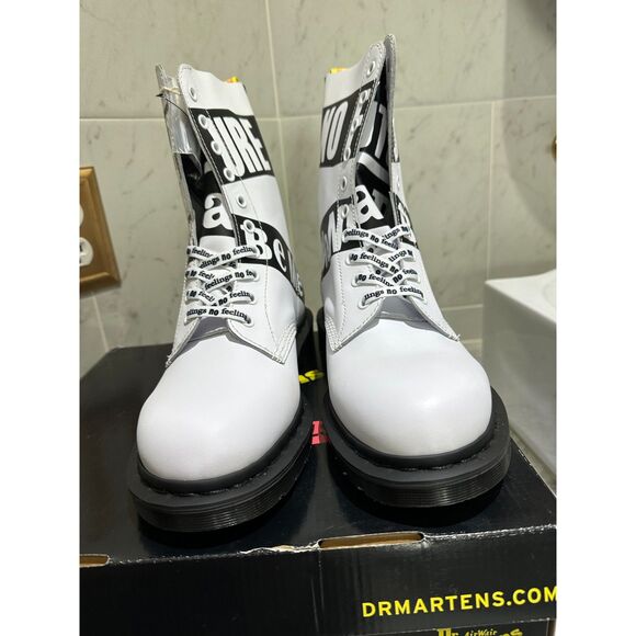 Sex Pistols Backhand Straw Grain Boot in White Dr. Martens - Picture 1 of 7